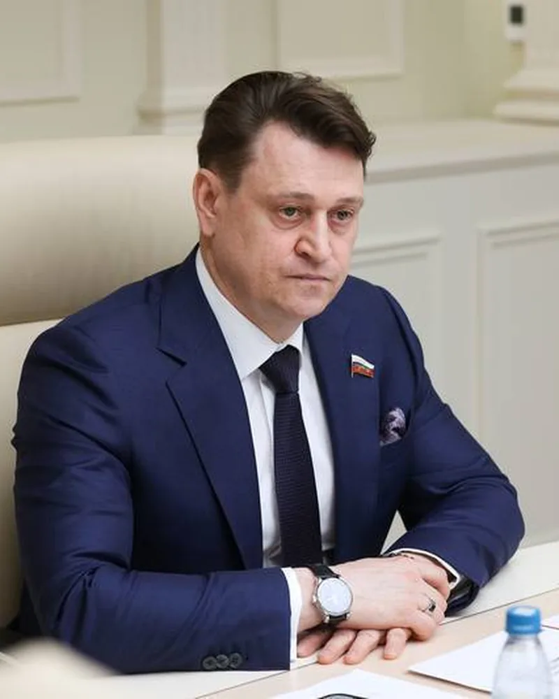 Олег Голов